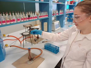 Uczniowie Szczepanika w laboratoriach Katedry Chemii Akademii Tarnowskiej