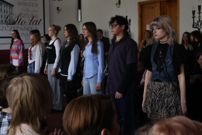 "Trzy ubiory i jedna historia" - pokaz mody